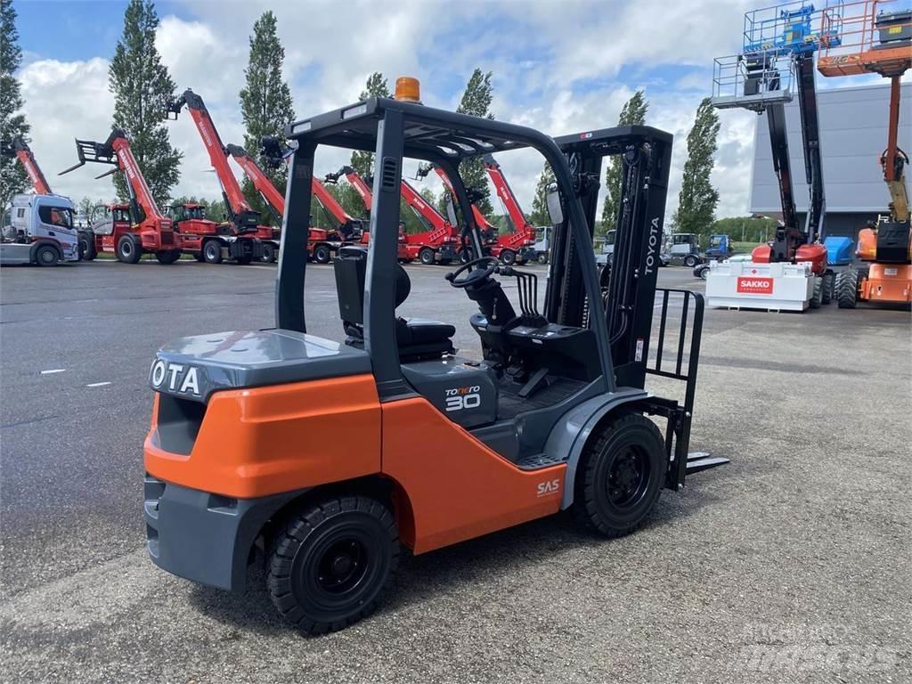 Toyota 52-8FDF30 Dieselstapler