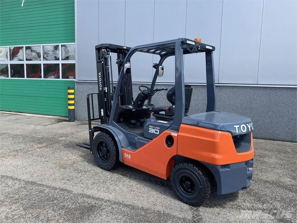 Toyota 52-8FDF30 Dieselstapler