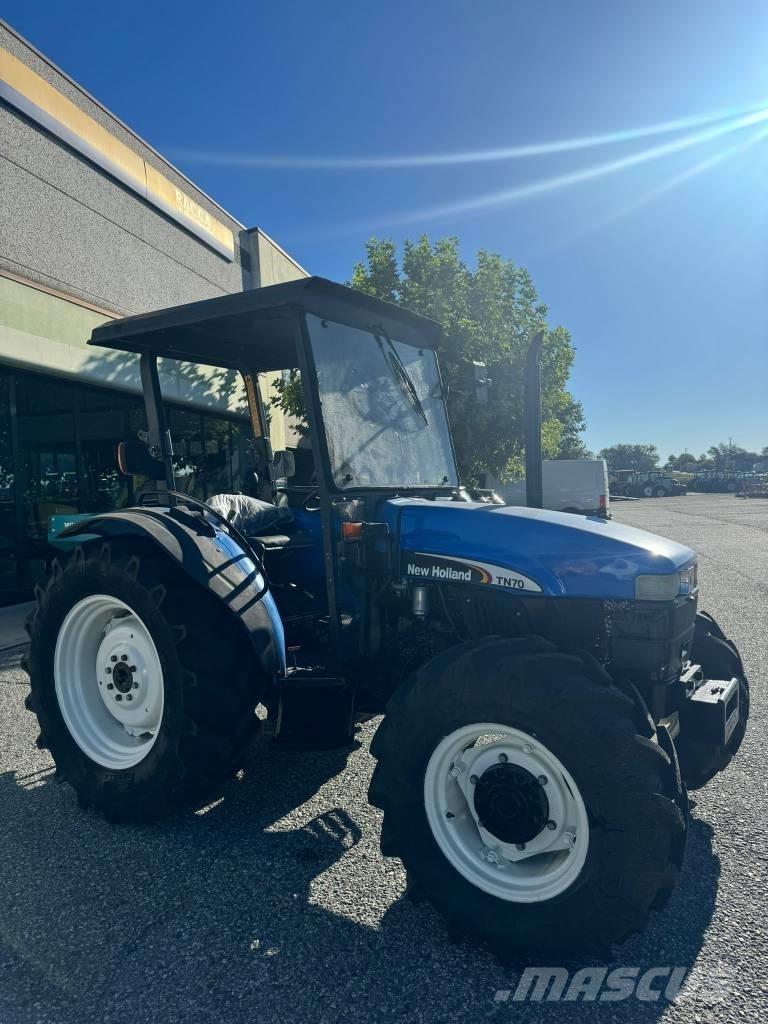 New Holland TN 70 Traktoren