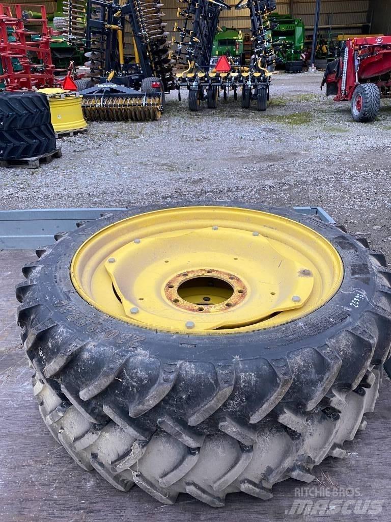 BKT 230/95R36 Sonstiges Traktorzubehör