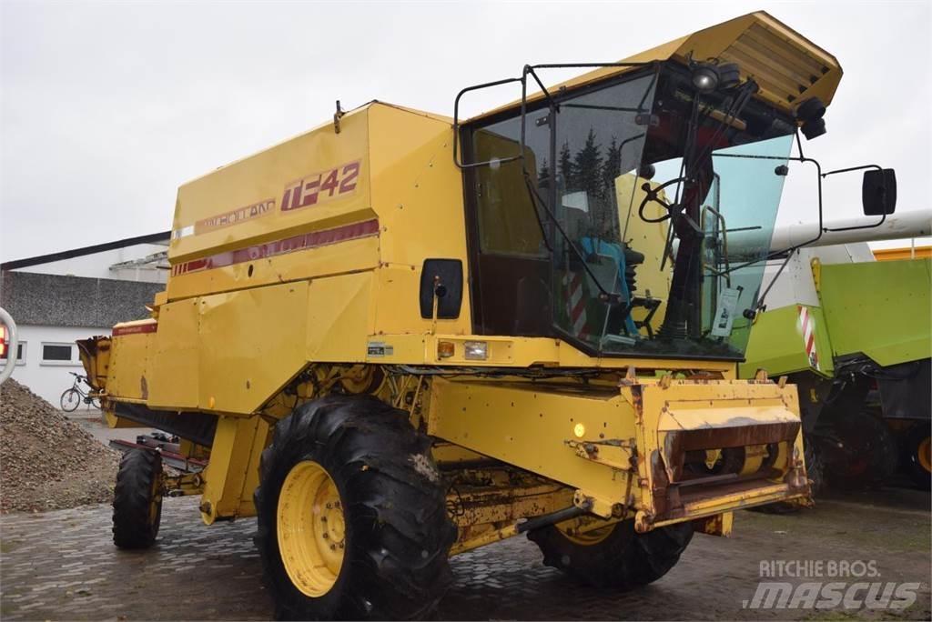 New Holland TF 42 Mähdrescher