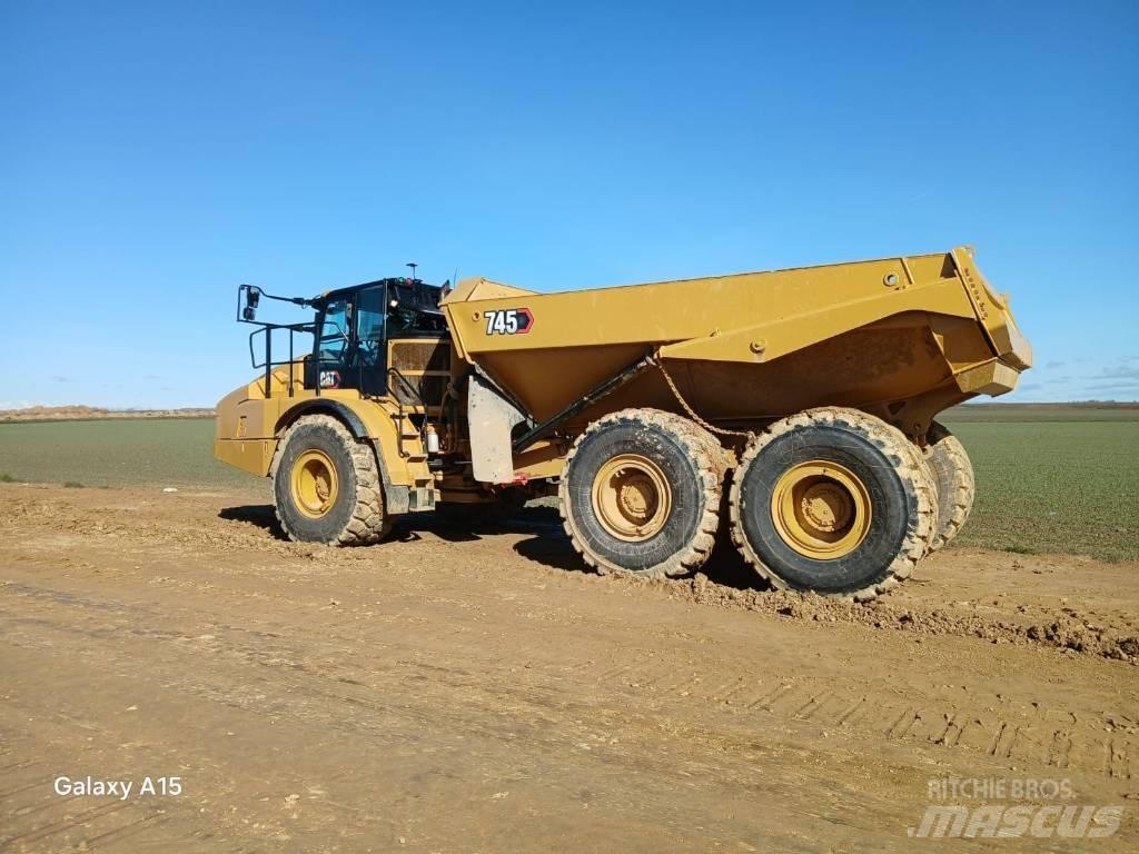 CAT 745 Dumper - Knickgelenk