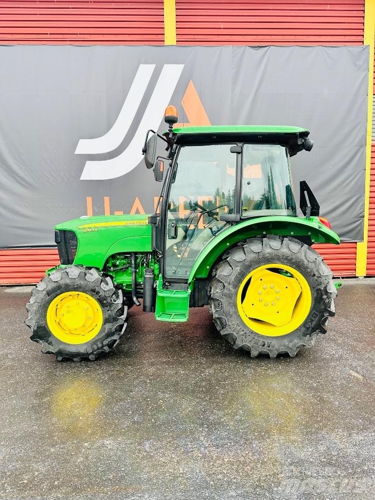 John Deere 5055 E Traktoren