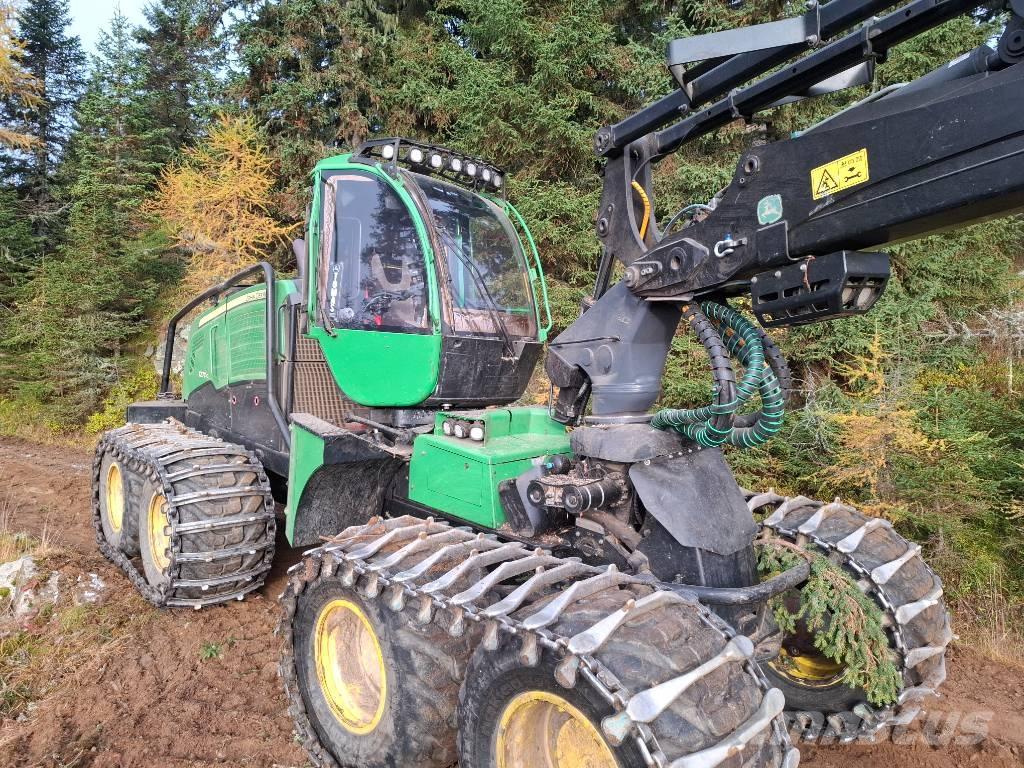 John Deere 1270 G Harvester