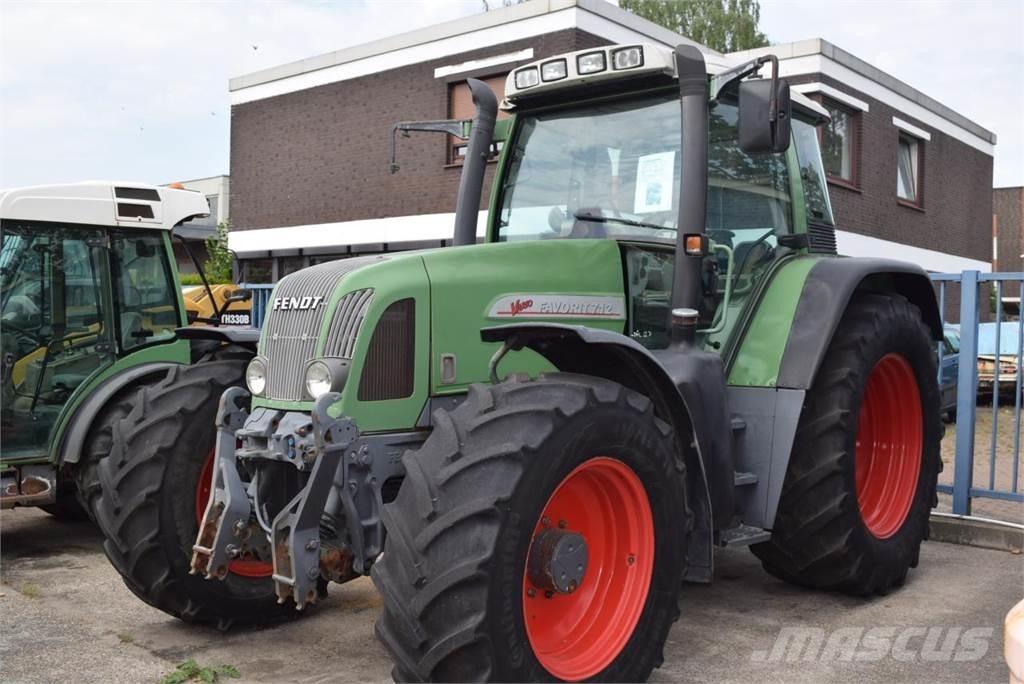 Fendt 712 Vario Traktoren