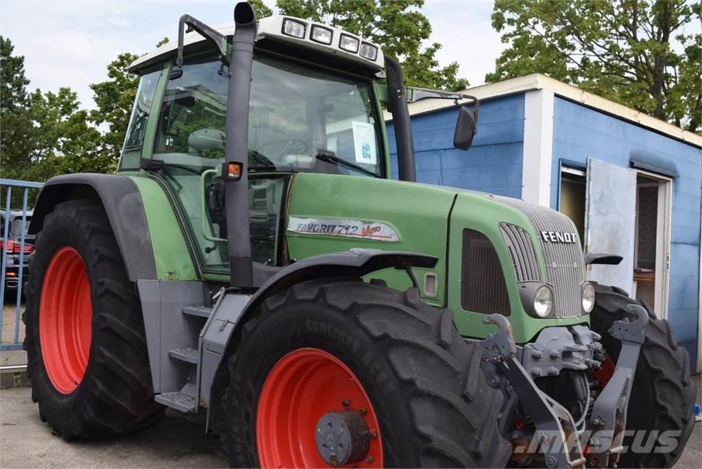 Fendt 712 Vario Traktoren