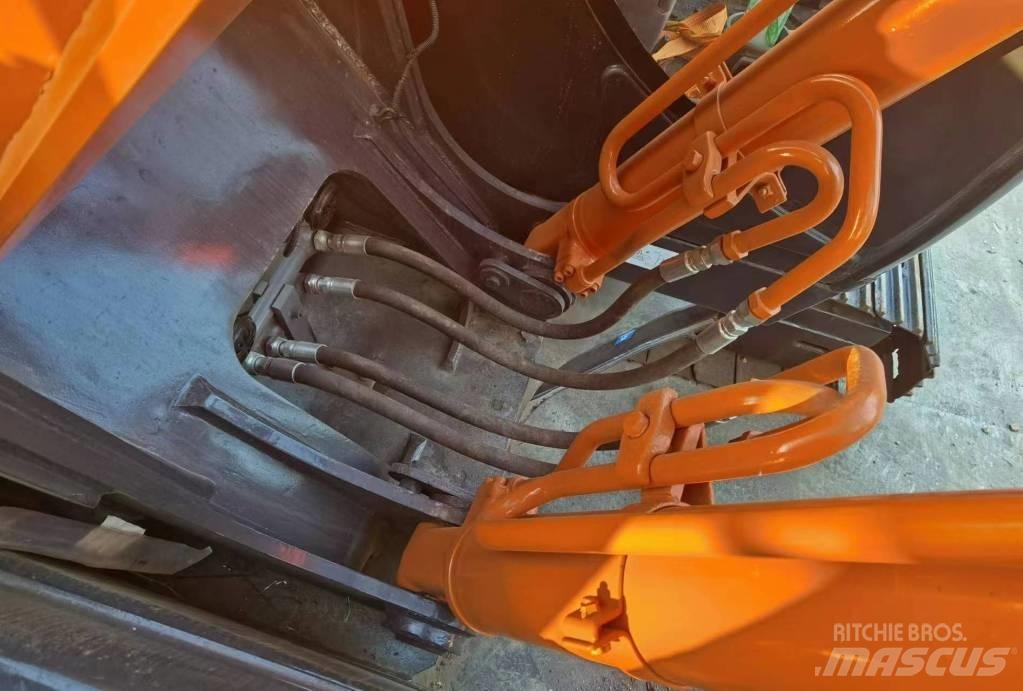 Hitachi ZX 200 Raupenbagger