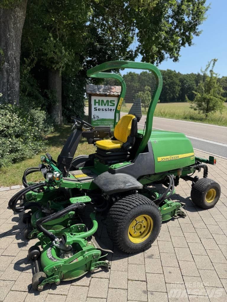 John Deere 8800 Reitermäher