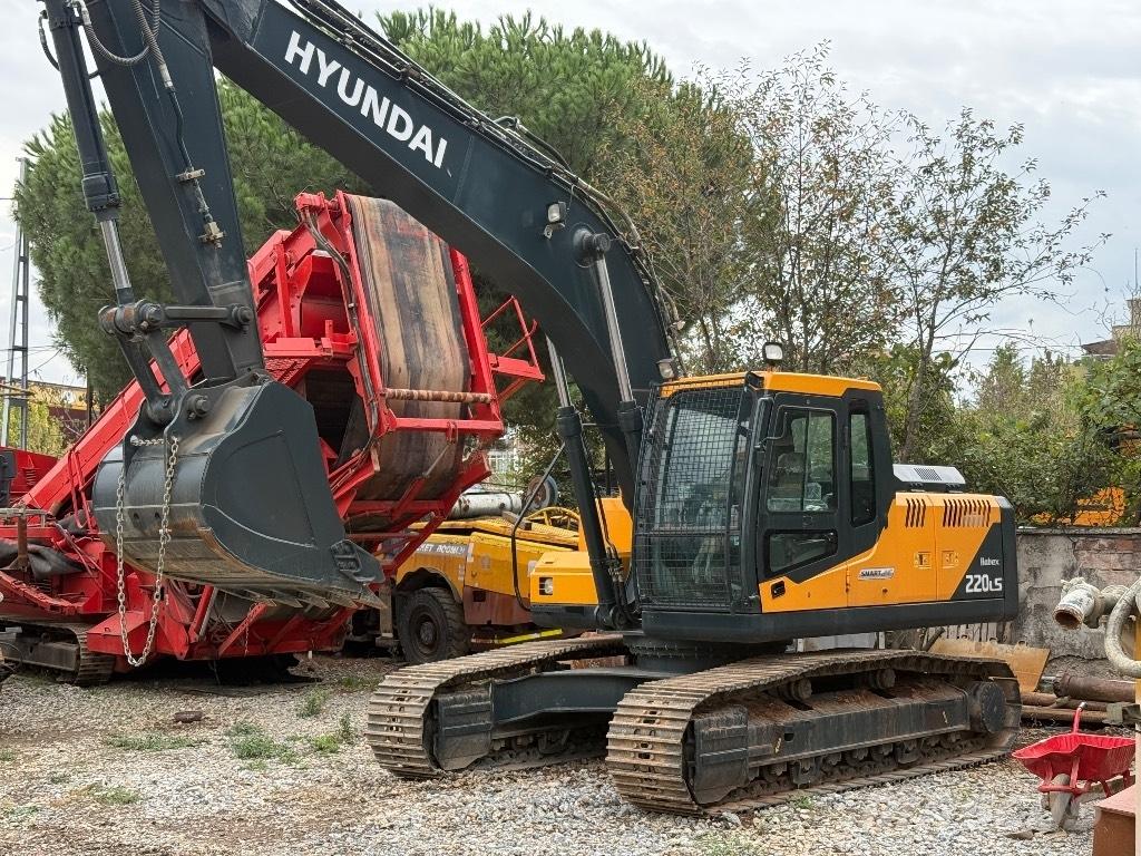 Hyundai Robex 220 LS Raupenbagger