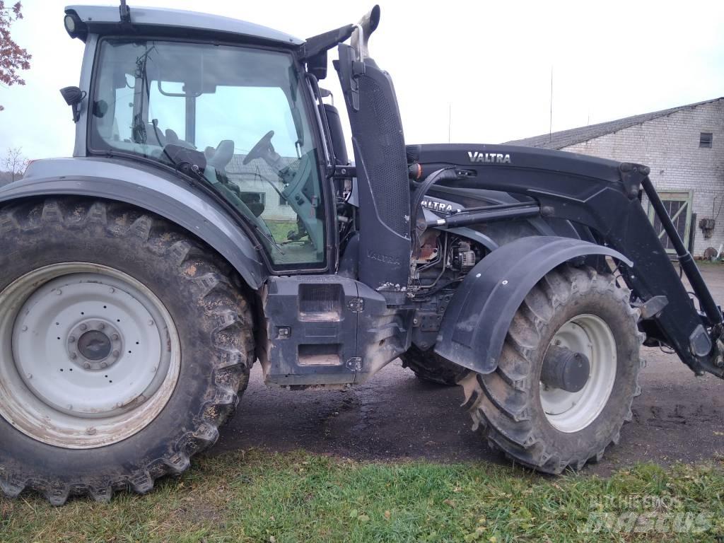 Valtra T 234 V Traktoren