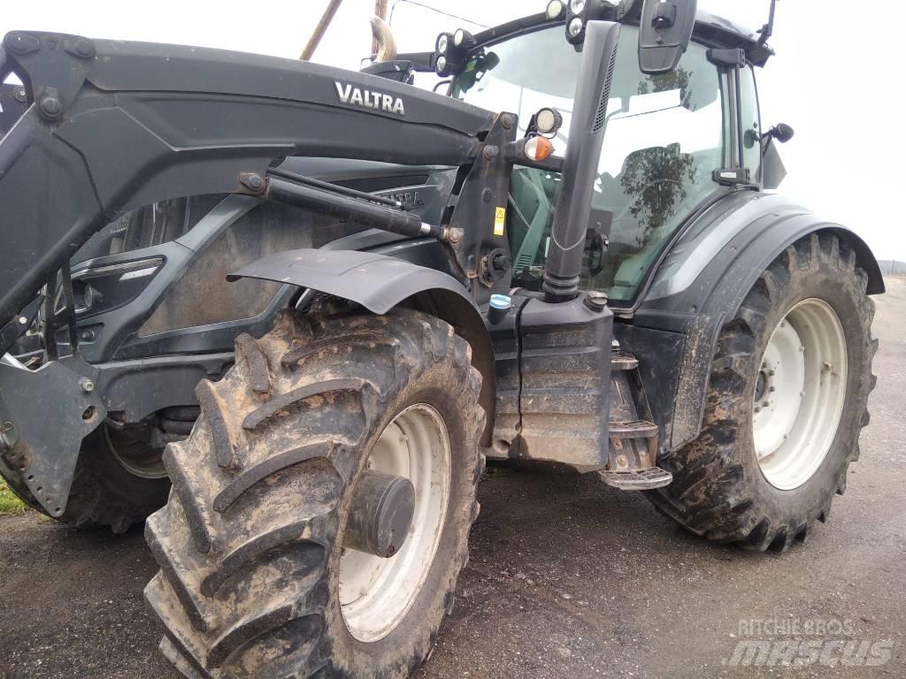 Valtra T 234 V Traktoren