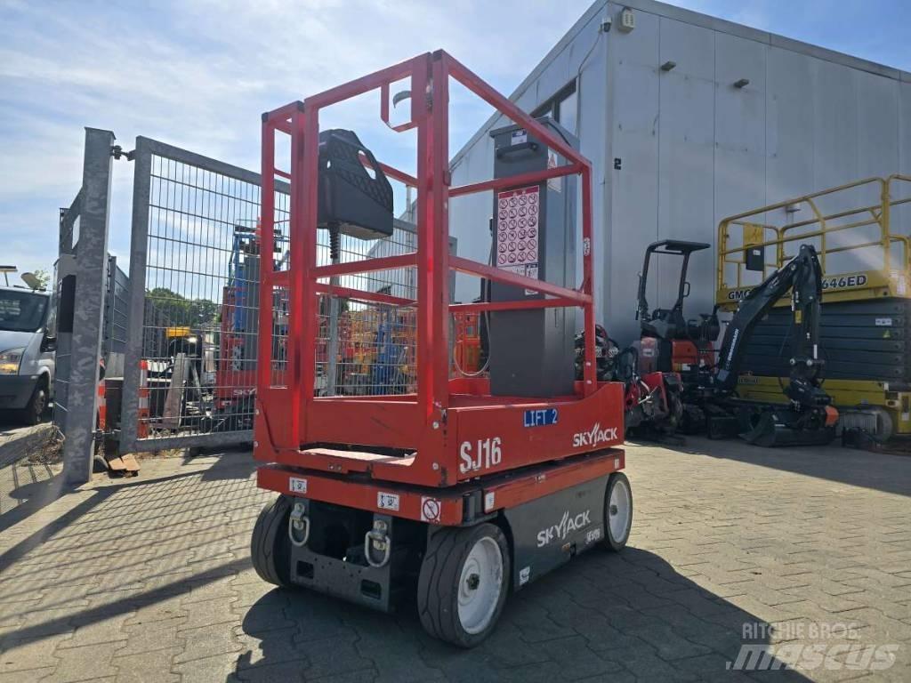 SkyJack SJ 16 Personenaufzüge