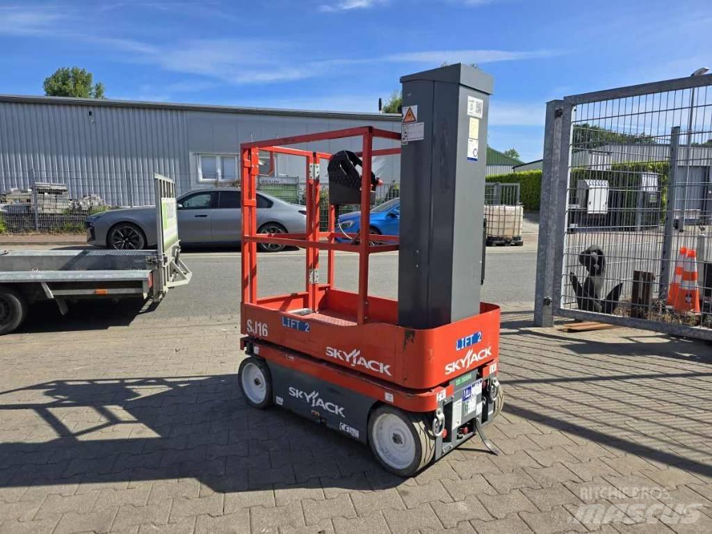 SkyJack SJ 16 Personenaufzüge
