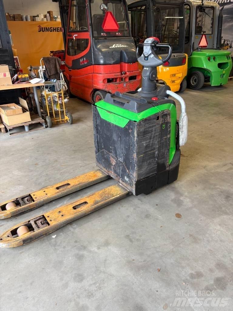Cesab P 320 Gabelstapler mit Fahrerstand