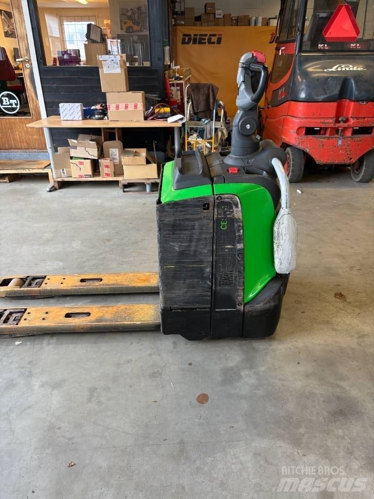 Cesab P 320 Gabelstapler mit Fahrerstand