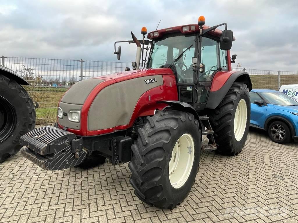 Valtra T120 tractor Traktoren