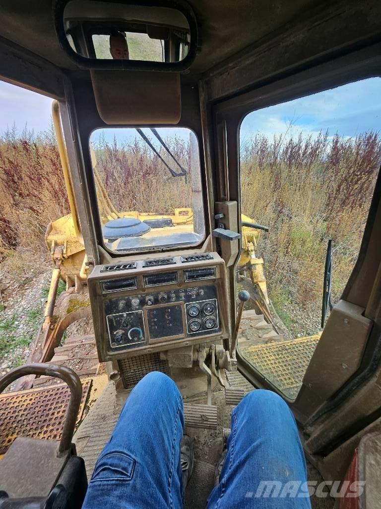 CAT D6h Bulldozer