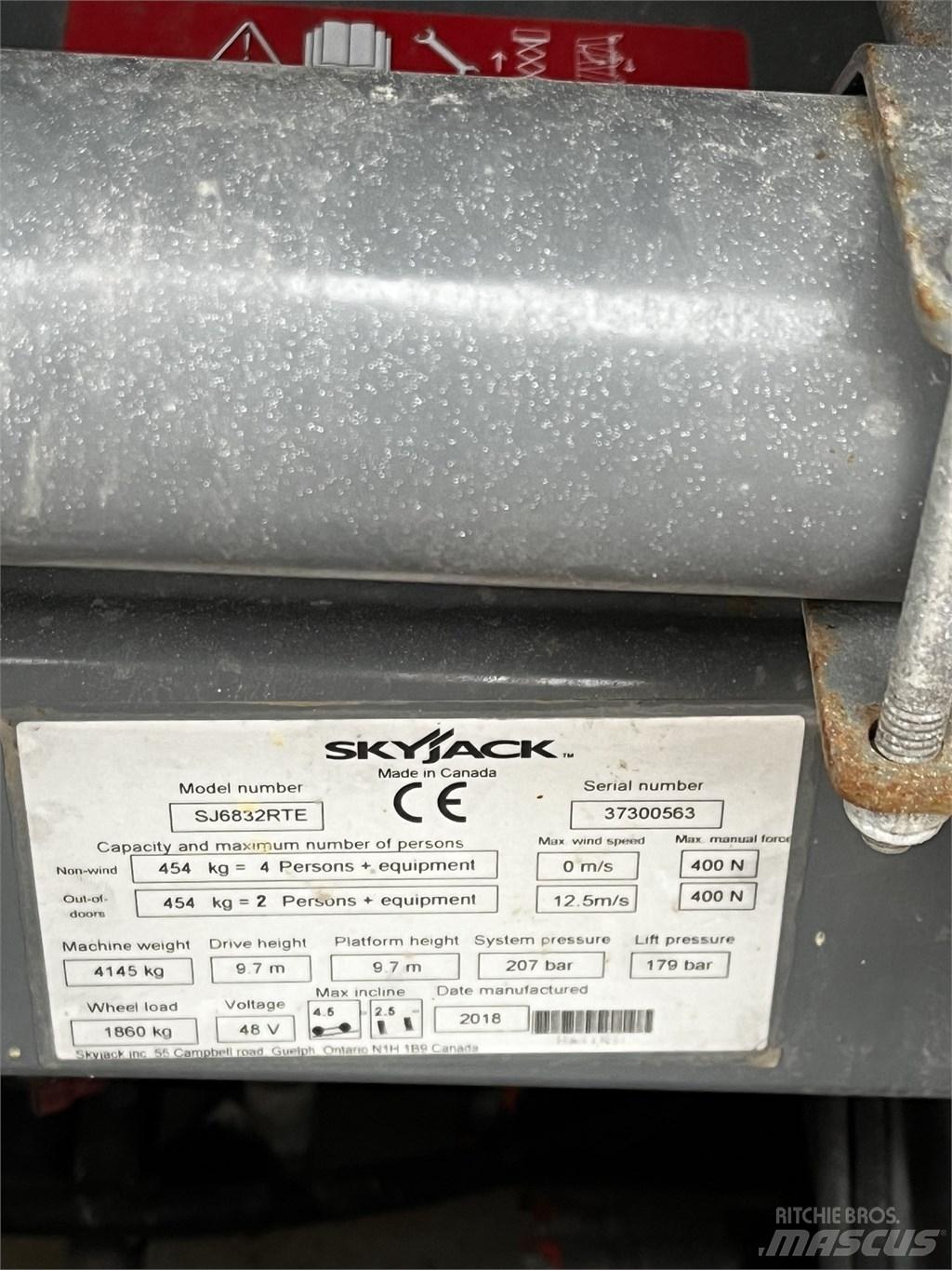 SkyJack SJ 6832 RTE Scheren-Arbeitsbühnen