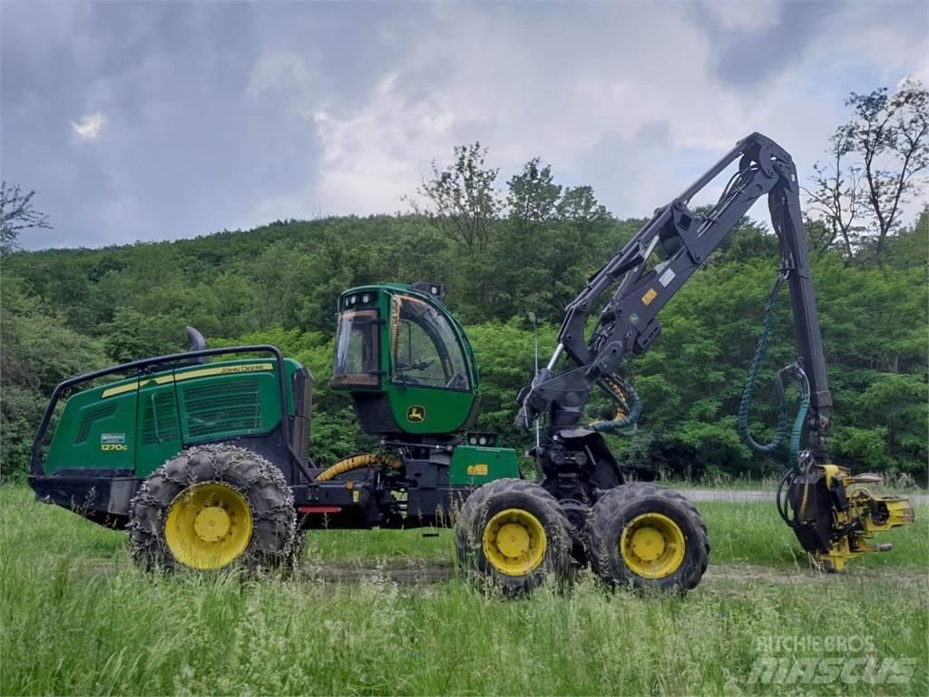 John Deere 1270 G Harvester