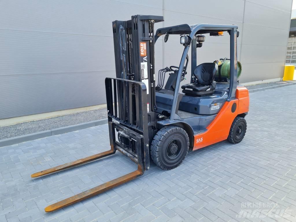 Toyota 02-8 FG F 25 Gasstapler