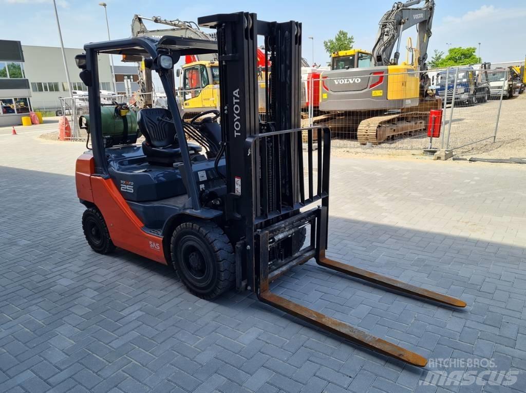 Toyota 02-8 FG F 25 Gasstapler