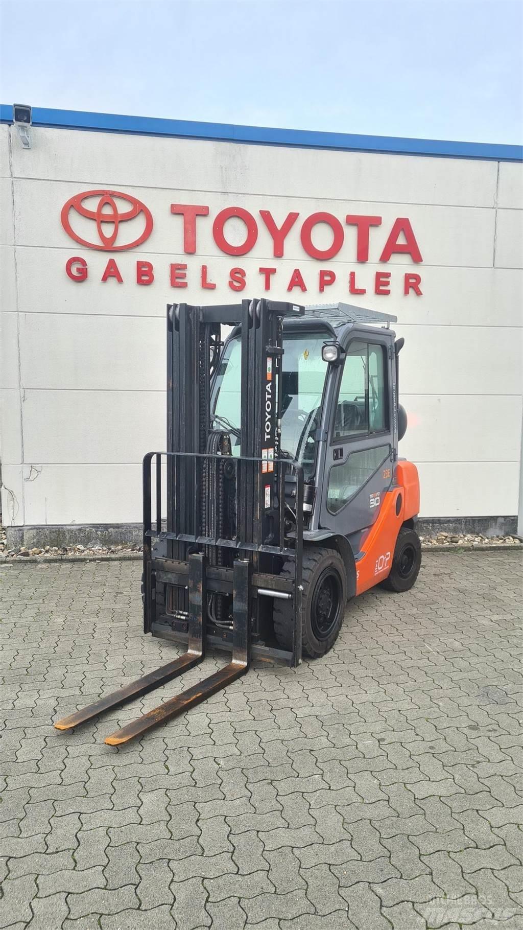 Toyota 02-8FGF30 Gasstapler
