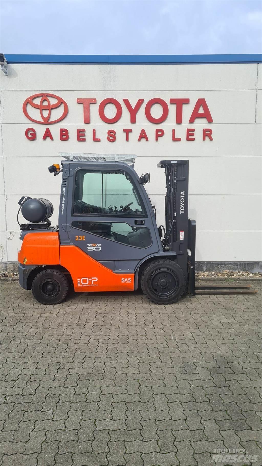 Toyota 02-8FGF30 Gasstapler