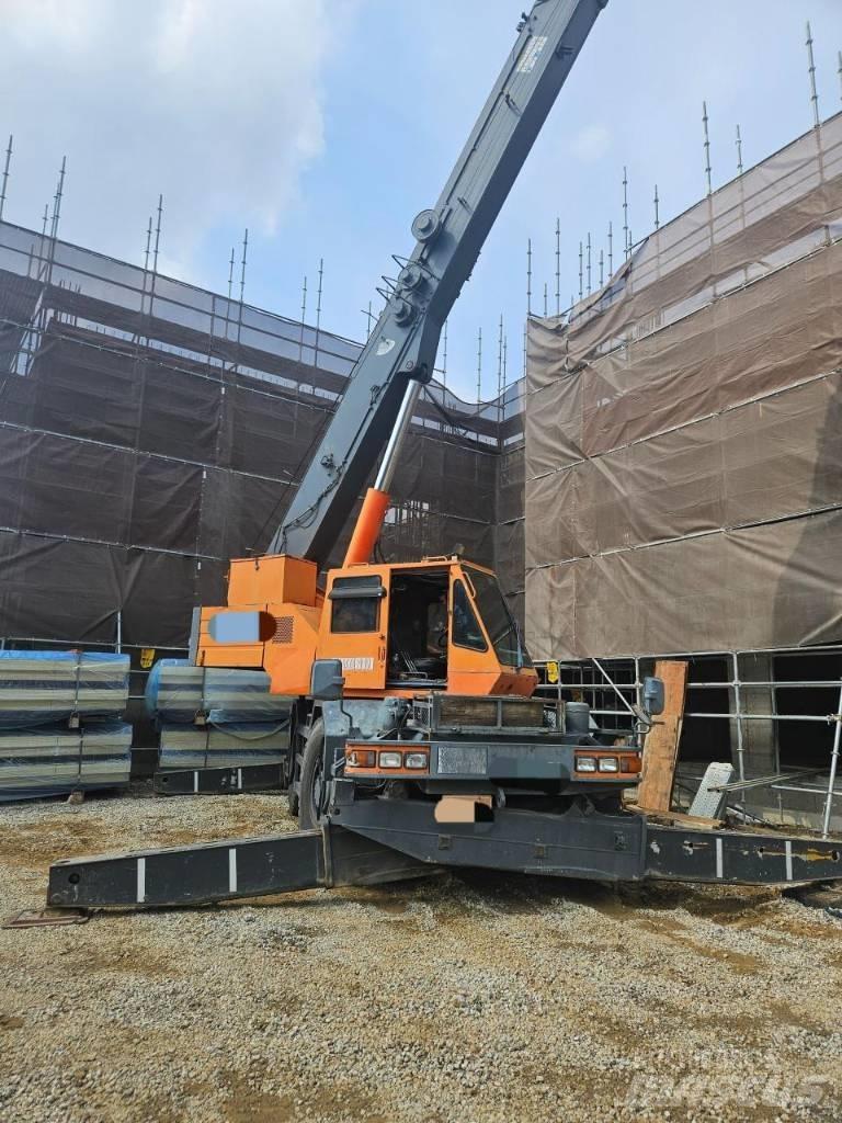 Komatsu LW 250 Autokrane