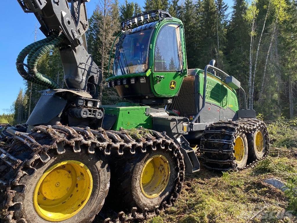 John Deere 1270 G Harvester