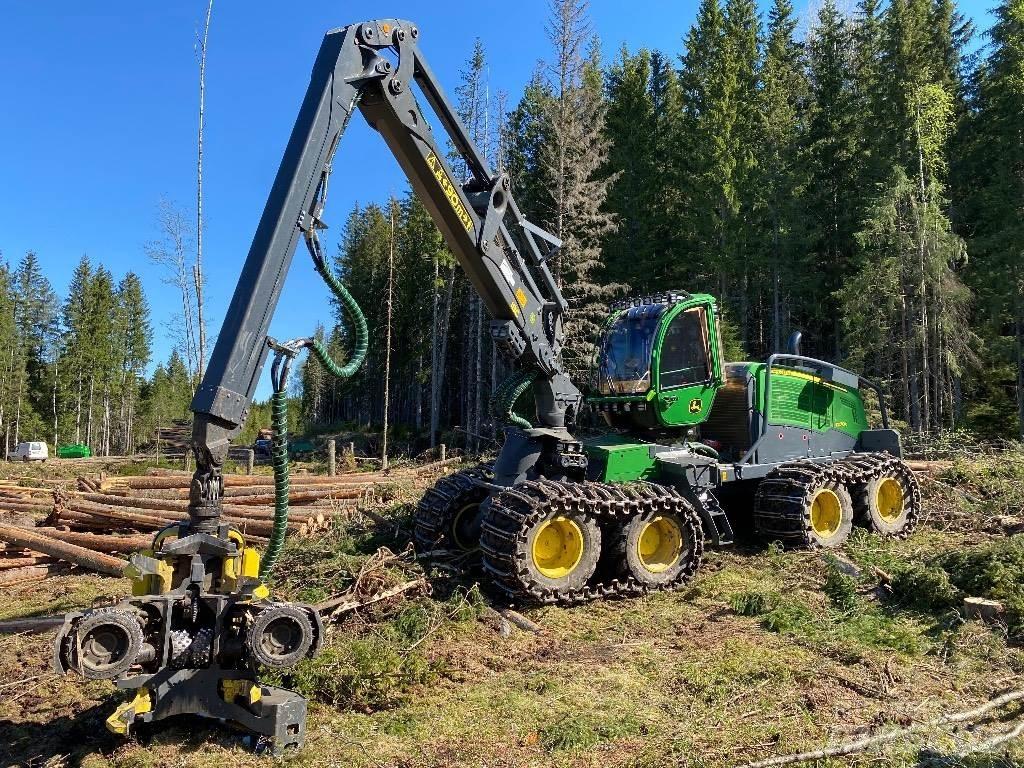 John Deere 1270 G Harvester