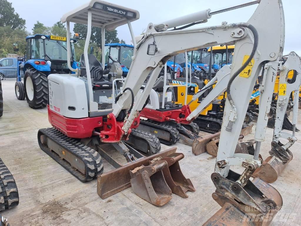 Takeuchi TB23R Minibagger < 7t