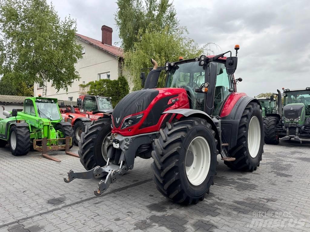Valtra T234 VERSU Traktoren
