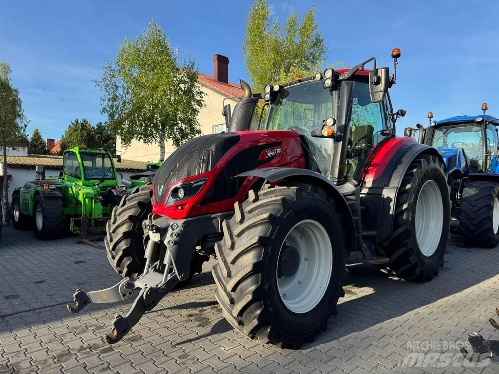 Valtra T234 VERSU Traktoren