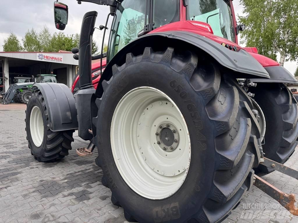 Valtra T234 VERSU Traktoren
