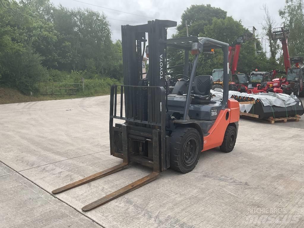 Toyota 02-8 FDJF 35 Dieselstapler