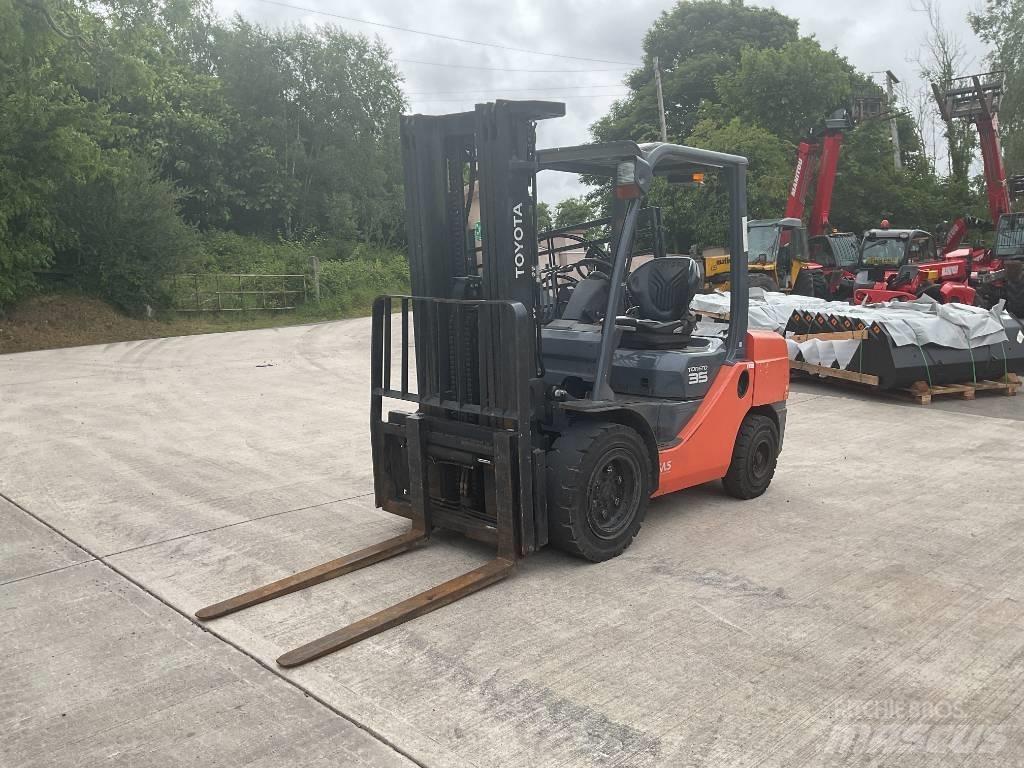 Toyota 02-8 FDJF 35 Dieselstapler