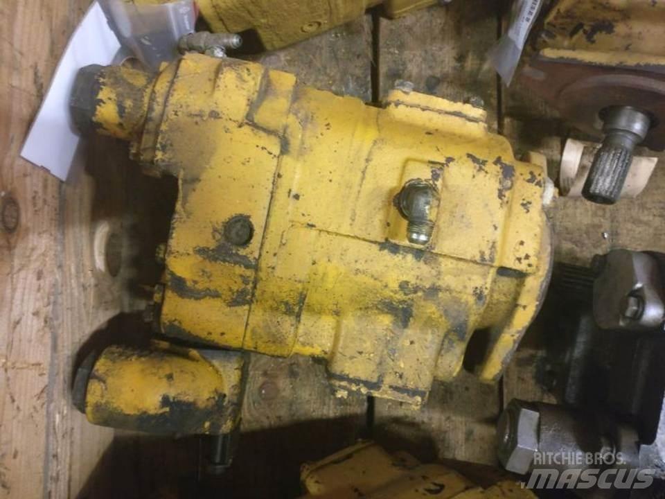 CAT 215 Hydraulik