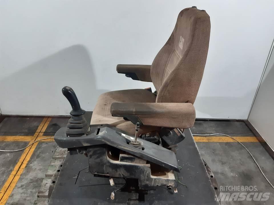 CAT M312 Kabinen