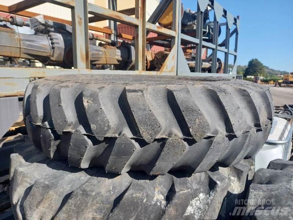 CAT M320F Ketten