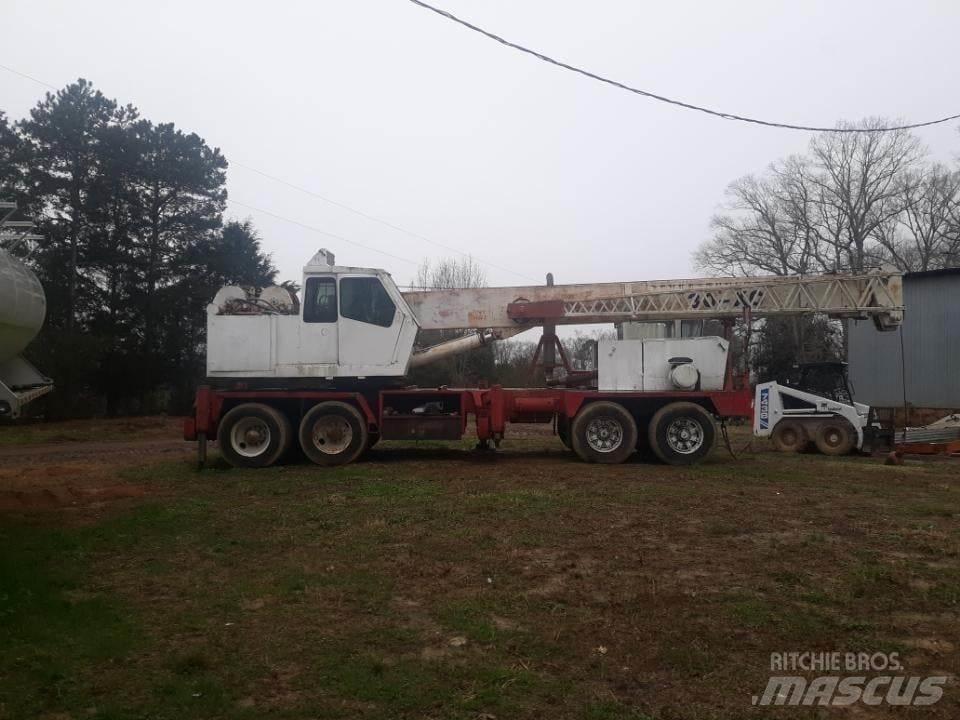 Bucyrus-Erie 30-XC All-Terrain-Krane