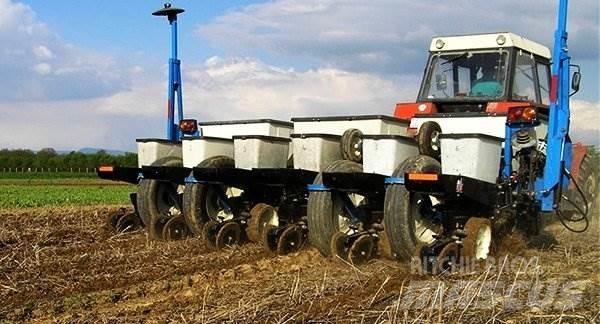  _JINÉ USA) Kinze - 3000 Traktoren
