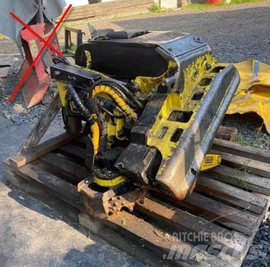John Deere H 412 Forstanhänger/Rückewagen