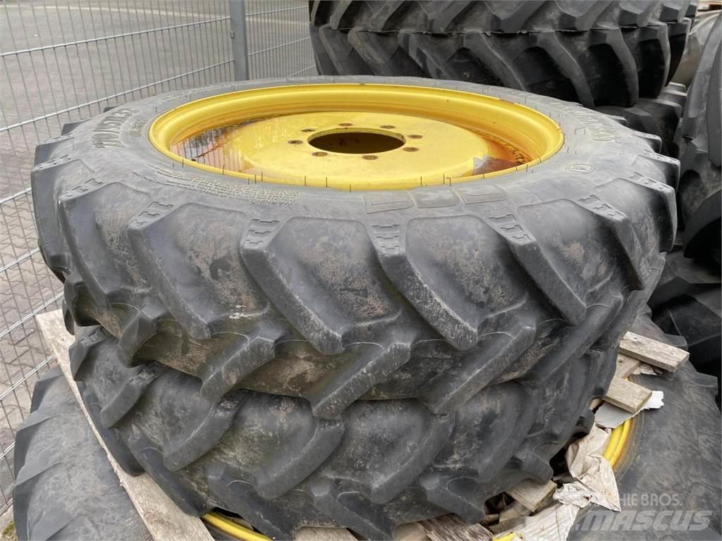 BKT 270/95R32 Reifen
