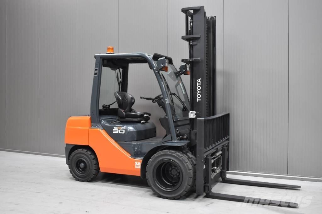 Toyota 02-8FDF30 Dieselstapler