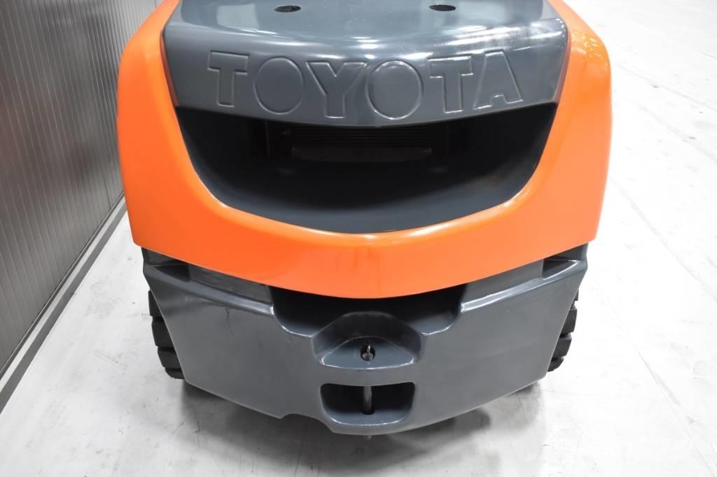 Toyota 02-8FDF30 Dieselstapler