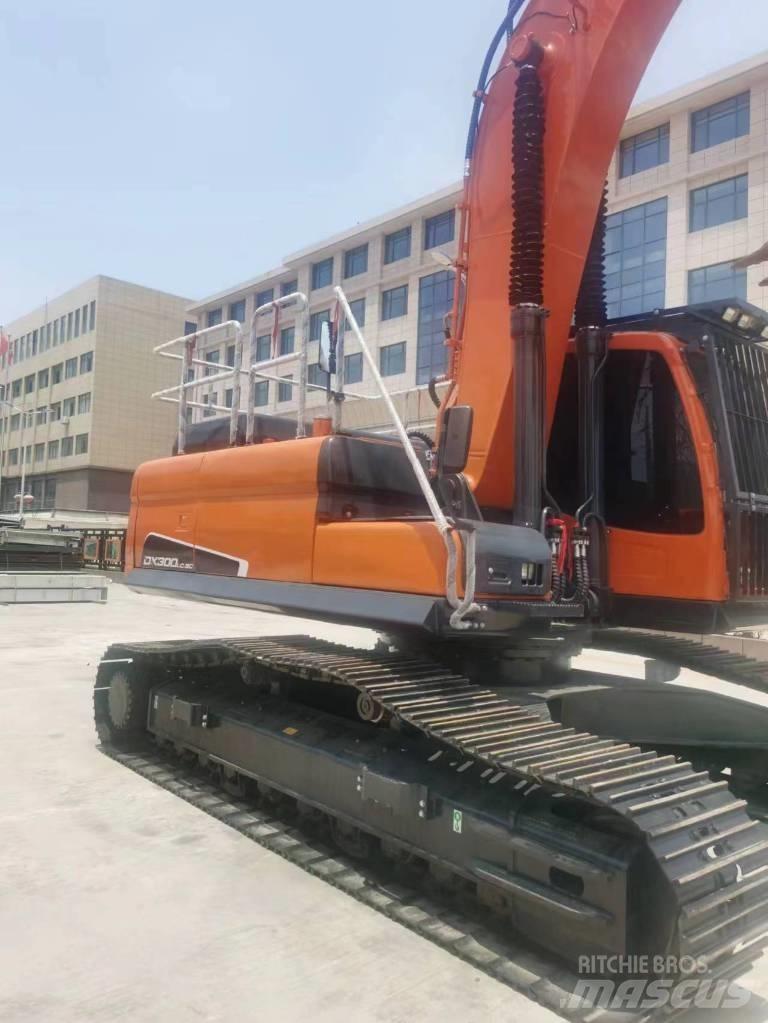 Doosan DX 300 LC Raupenbagger