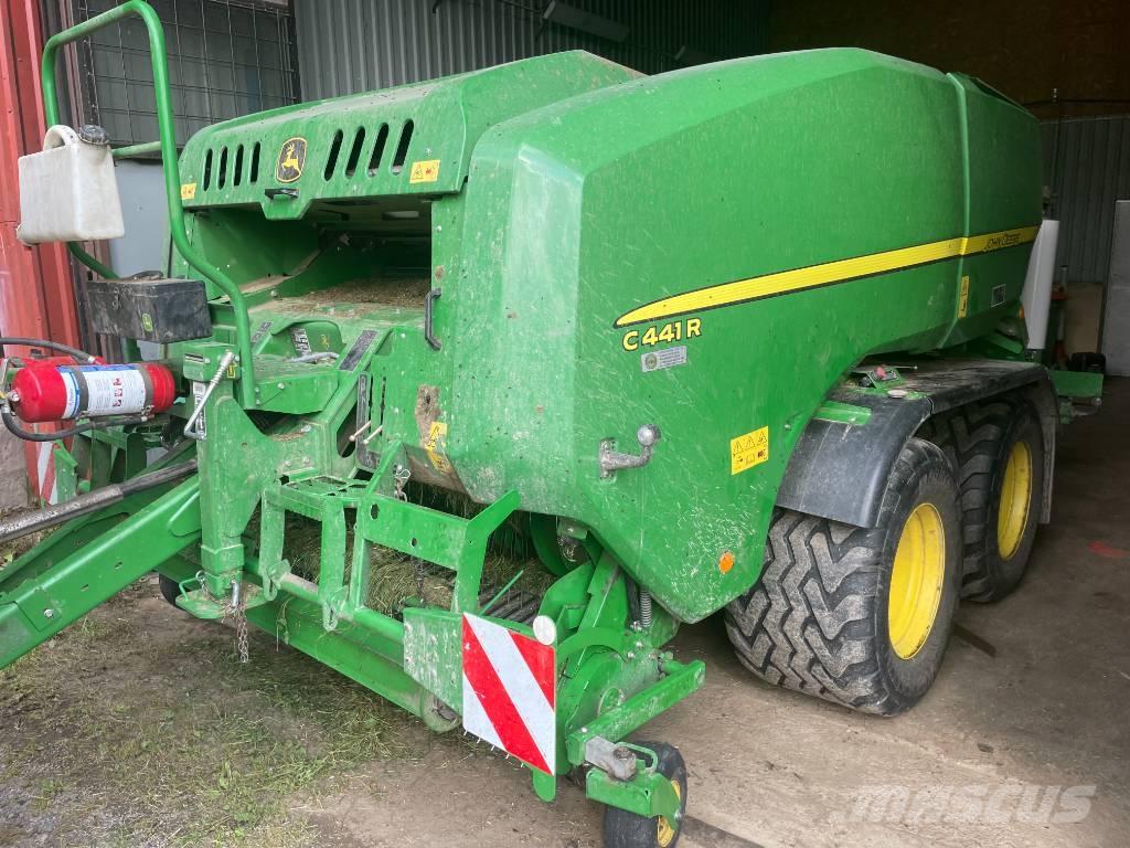 John Deere C 441 R Rundballenpressen
