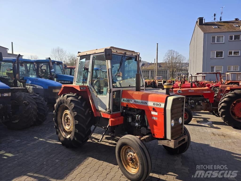Massey Ferguson 690 Traktoren