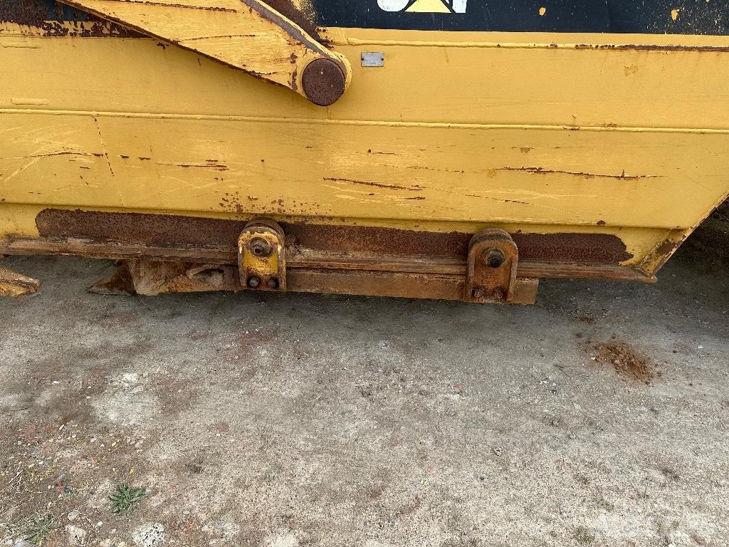 CAT 615 Schaber