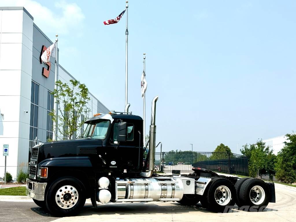Mack Pinnacle Sattelzugmaschinen